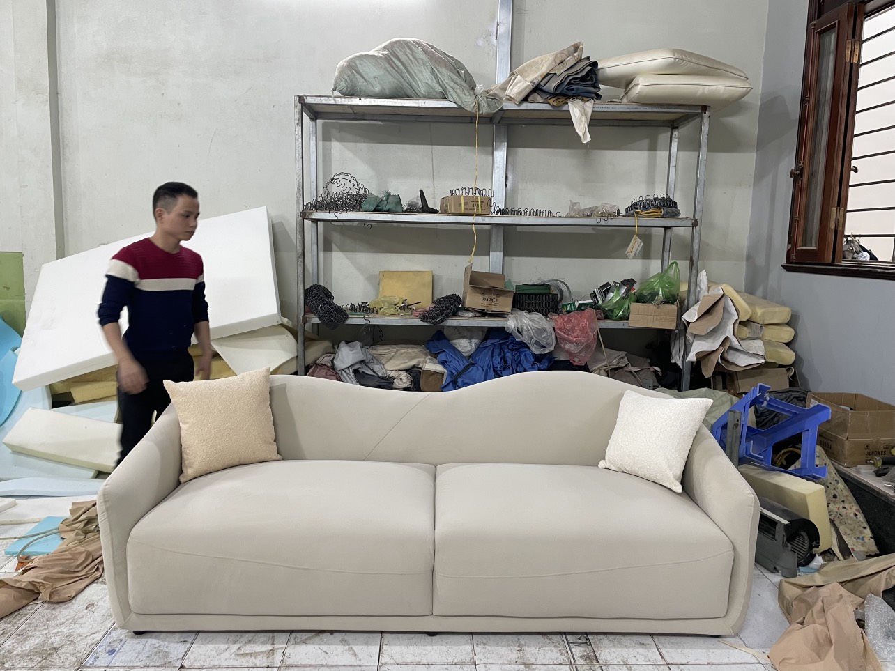 Sofa văng tân cổ điển giá rẻ chất liệu áo vải nỉ